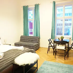 Urban - Contactless Check-in Apartment